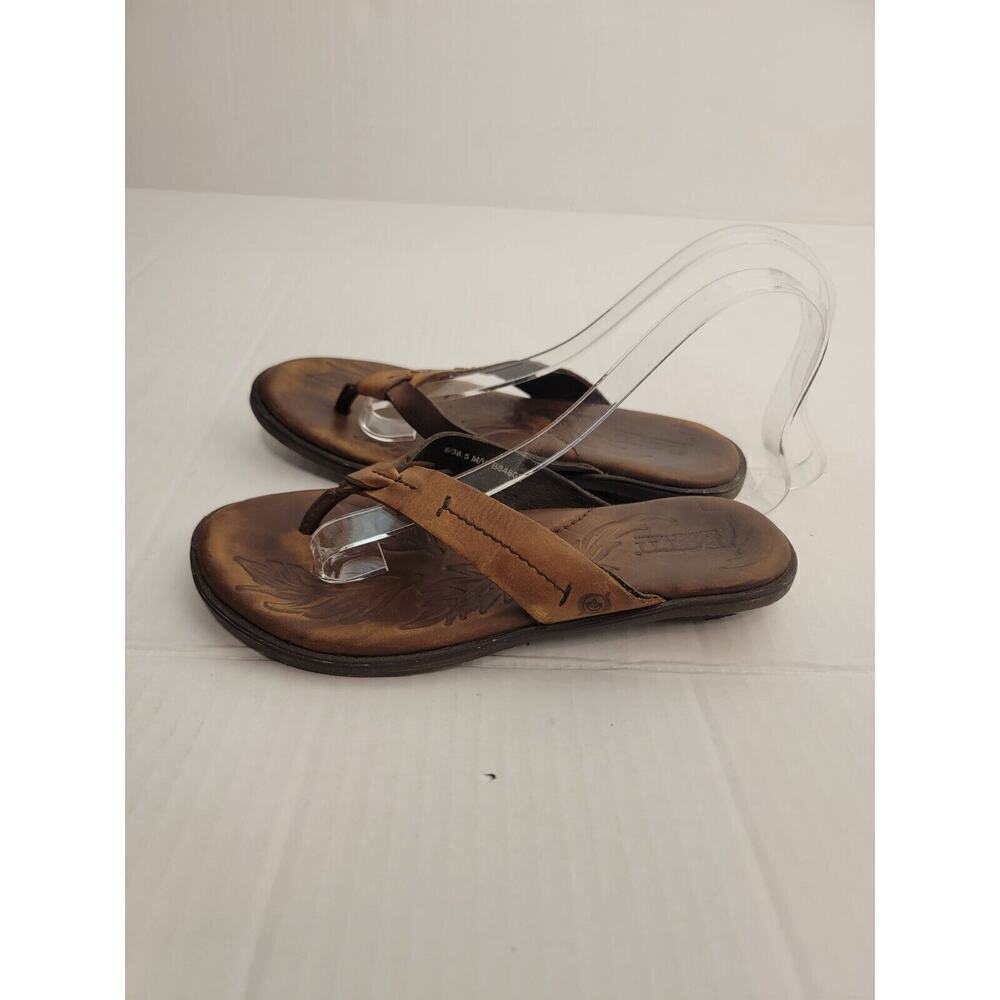 Born Calda Leather Sandals Womens Sz 6 Thong Cushioned Casual Vacation